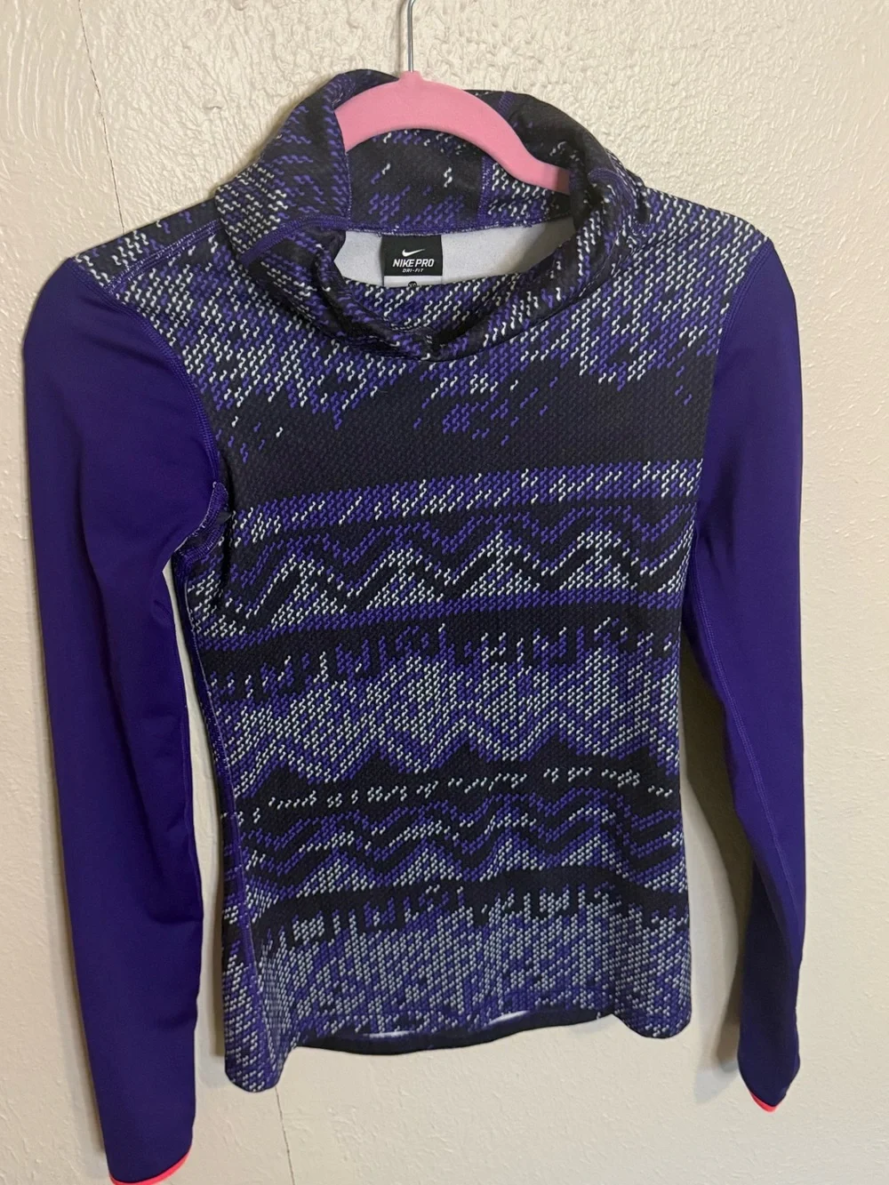 Nike Pro Purple Patterned Long-Sleeve size XS
